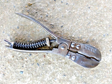 ANCIENNE PINCE A INCISER LA