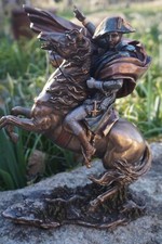 P444 INTROUVABLE STATUETTE