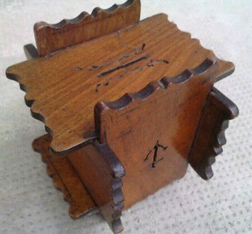 Ancienne tirelire bois - ancienne,