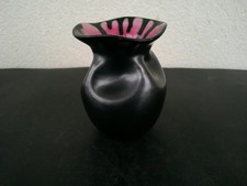 VASE EN CERAMIQUE NOIRE