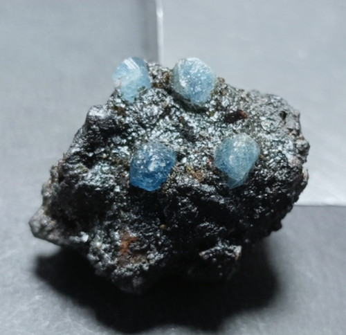 Saphir bleu rare brut - ,,