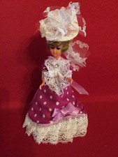 Petite Poupée folklorique