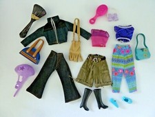 D42- LOT VETEMENTS POUPEE DOLL POUR PETITE SOEUR DE BARBIE 25cm   - TBE