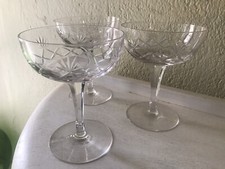 BACCARAT, ST LOUIS  3 ANCIENNES COUPES À CHAMPAGNE EN CRISTAL TAILLÉ 