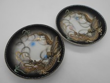 02 )  PAIRE DE SOUS TASSE COUPELLE AUX DRAGONS EN PORCELAINE DE SATSUMA JAPON