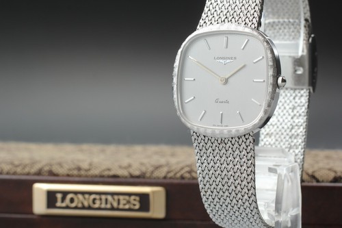 Presque comme neuf - , /