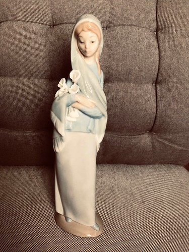 Figurine statuette - , en