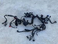 UN FAISCEAU ELECTRIQUE NU MOTO