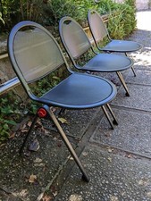 Chaises métalliques circa 1980 acier et tôle perforée, par Marcel Ramond