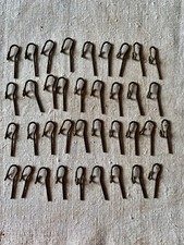 37 crochets anciens en laiton
