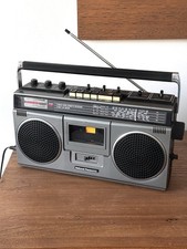 Vintage working radio - vintage!,