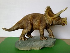 Figurine dinosaure tricératops schleich
