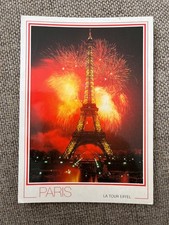 CPM PARIS LA TOUR EIFFEL FEUX