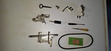 LOT DE PIECES   ET ACCESSOIRES   SINGER