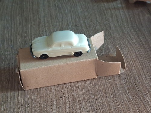 Voiture publicitaire cadum - voiture,
