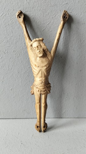 Ancien christ sculpté - os,