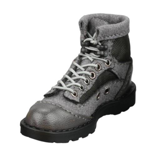 Scale figure shoots - scale, boots
