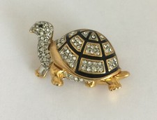 BROCHE "TORTUE"/ METAL DORE/ OXYDES LUMINEUX/ LAQUEE NOIRE/ ANNEES 1990/2000