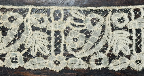 Dentelle ancienne fine - -,