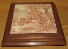 Dessous de plat décor chasse chiens sanglier en faïence avec cadre en bois