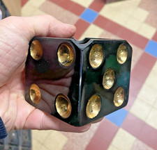 Cendrier formé dé à jouer vintage.