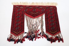 Tapis rouge suspendu mural de