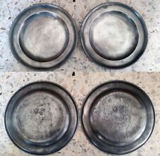 Lot de deux assiettes anciennes en étain massif de 23 cm. XVIIIème siècle.