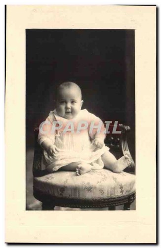 Bébé assis sur une chaise - , à