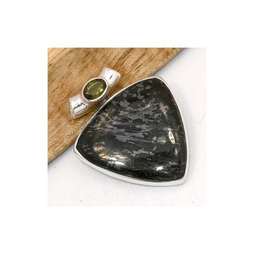 Pendentif nuumite triangulaire - nuumite,