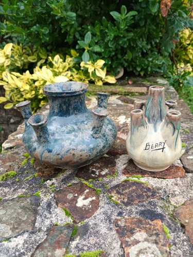 Anciens vases pique fleurs - 2, pique-fleurs