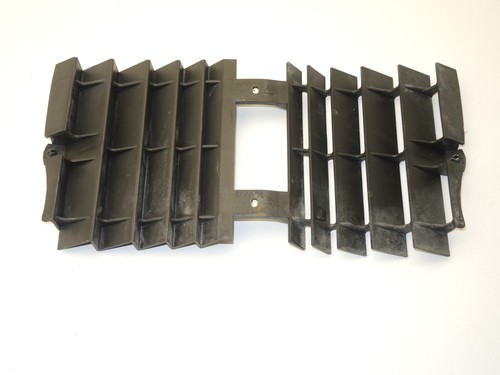 Carénage grille radiateur