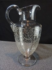 Carafe en cristal attribué gout modèle de Michel-Ange de Baccarat décor gravé