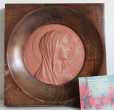 Médaillon Terre Cuite Signé MAZZONI Vierge Marie Diamètre 11 cm et Cadre Bois