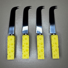Lot 4 couteaux à fromage SAGAFORM vintage manche forme de fromage