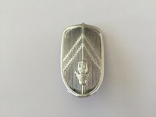 Sigle avant pièce détachée