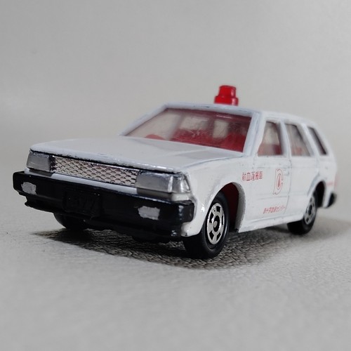 Wagon tomica nissan bluebird - nissan,