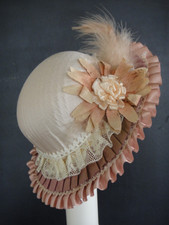 Chapeau en soie rose pour
