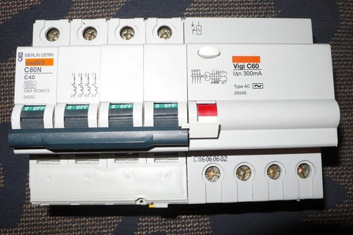 Disjoncteur differentiel 4pole - disjoncteur,