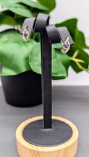 Boucles d'oreilles en 2 ors chacune ornée d'un saphir et un petit diamant Or 37