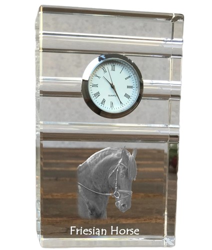 Cheval frison horloge trois - à,