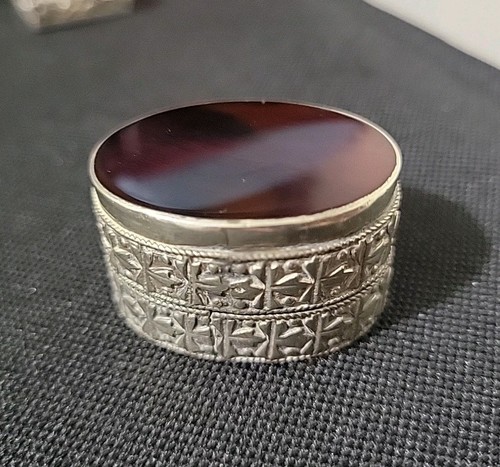 Boîte pilules caviar en - boîte, à