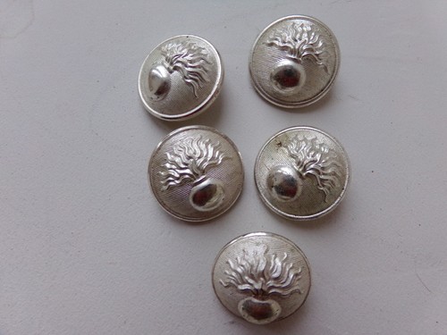 Boutons militaires - boutons,