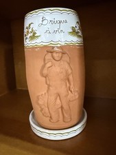 Brique à vin en terre cuite  moustiers avec coupelle.