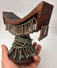 Art Africain, support de tête de rêve ethnique en bois et perles Ethiopie