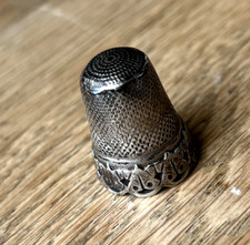 Dé a coudre en argent massif