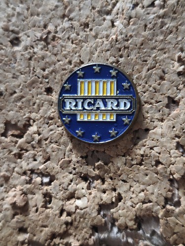 Pin ricard boisson - pin's,