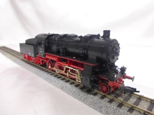 Locomotive vapeur - à,
