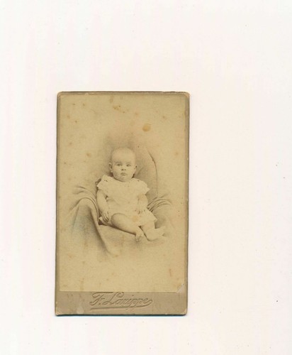 Cdv bébé assis layette - assis,