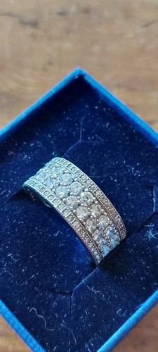Bague forme anneau swarovski - ,