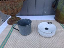 Ancien Crachoir et une timbale  Émaillée Déco Collection Curiosité